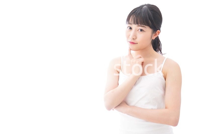 美容に悩む若い女性