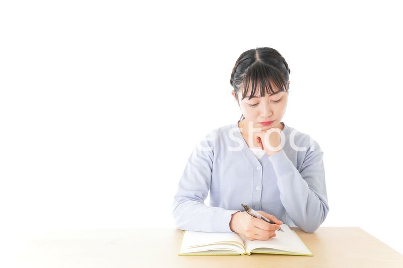 悩む若い女子学生