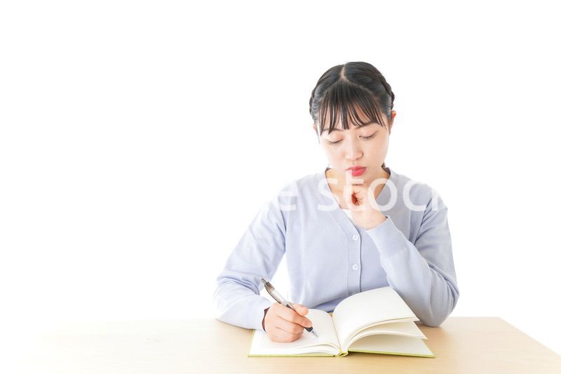 悩む若い女子学生