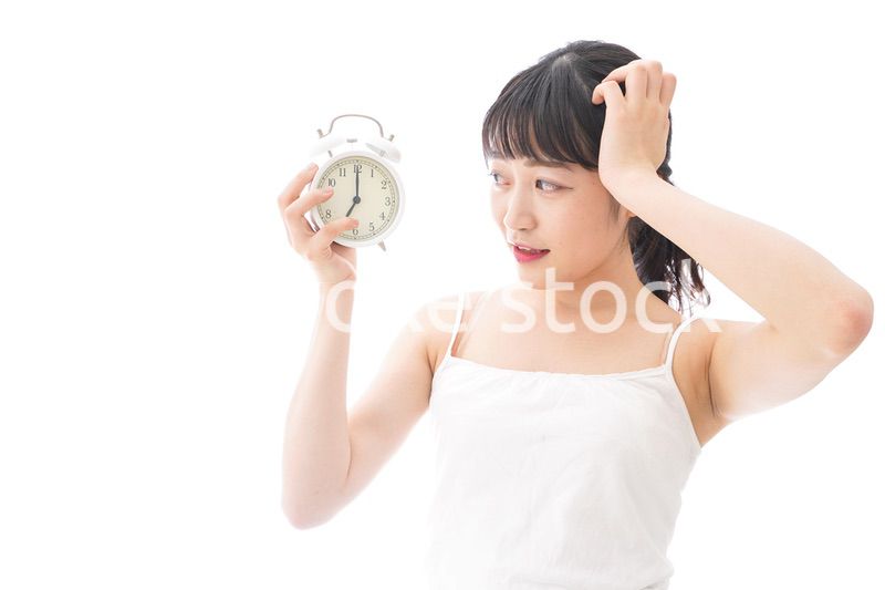 早起きをする若い女性