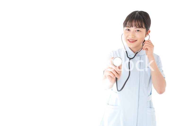 診察をするナース