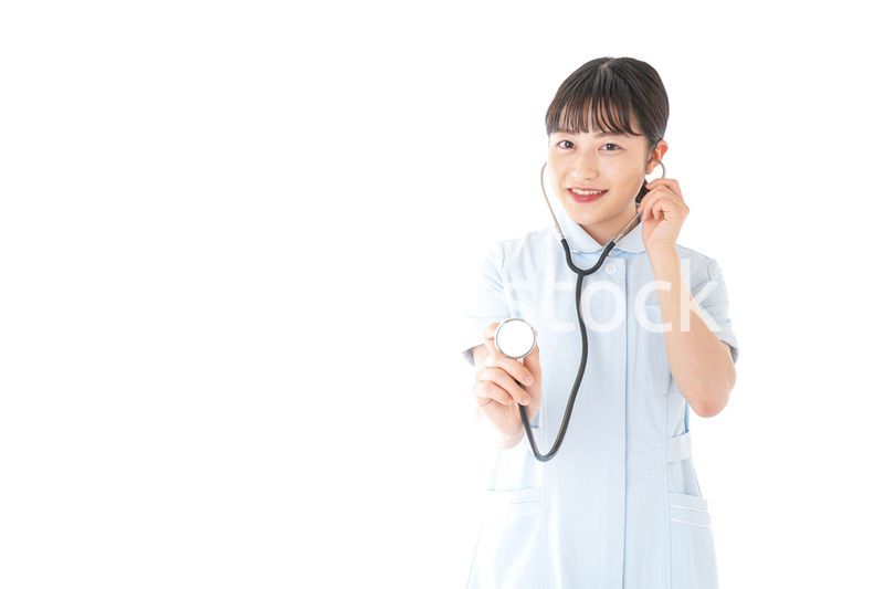 診察をするナース