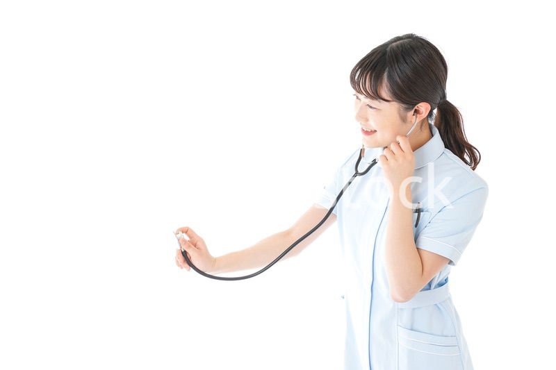 診察をするナース
