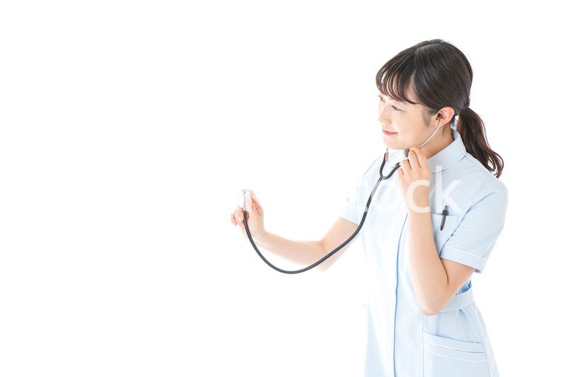 診察をするナース