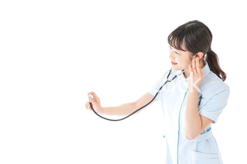 診察をするナース