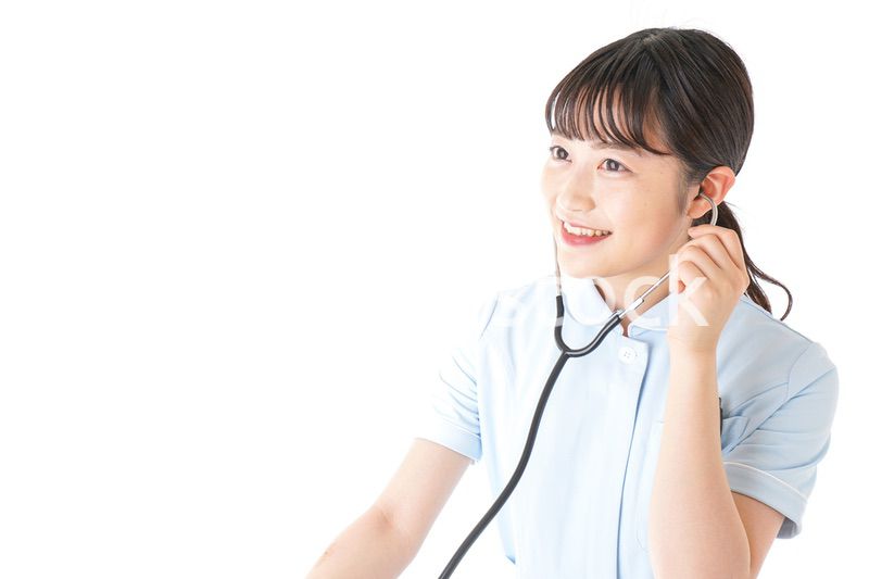 診察をするナース