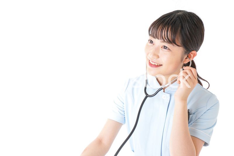 診察をするナース