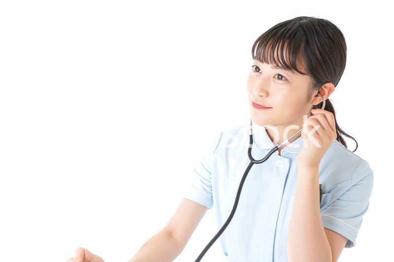 診察をするナース