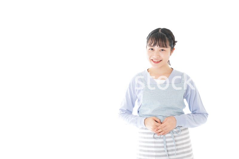 ほほえむ若い主婦