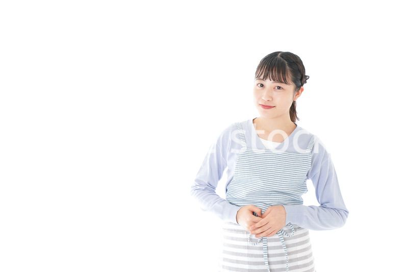 ほほえむ若い主婦