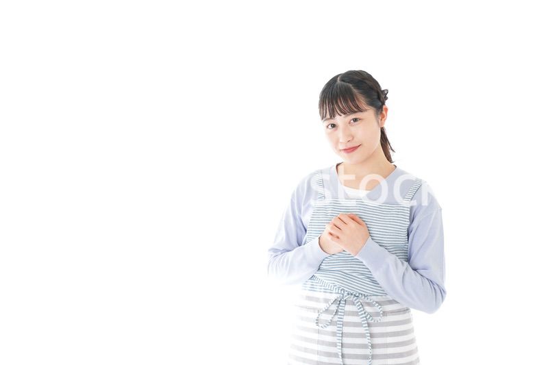 ほほえむ若い主婦