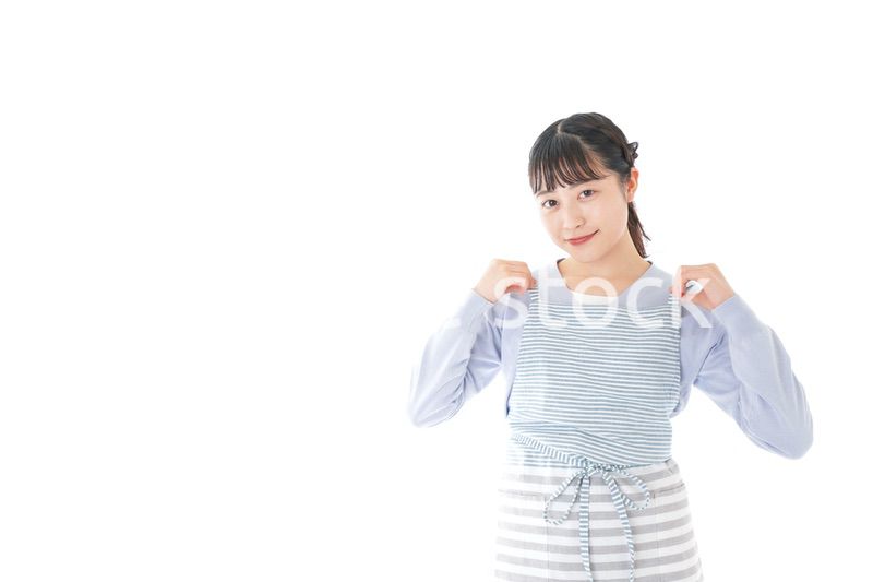 ほほえむ若い主婦