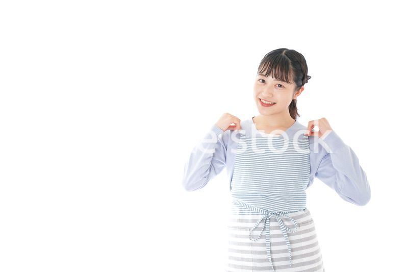 ほほえむ若い主婦