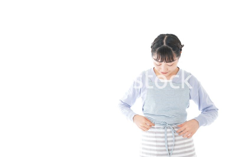 ほほえむ若い主婦