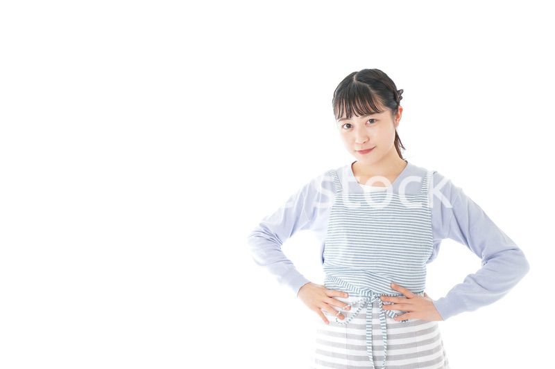 ほほえむ若い主婦