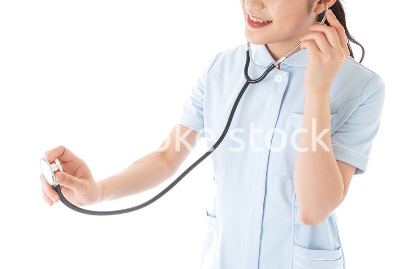 診察をするナース