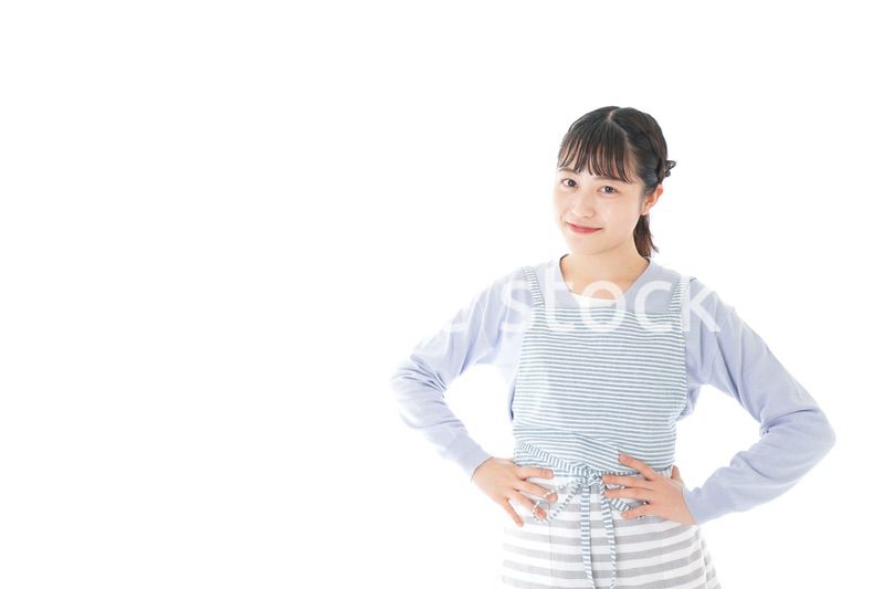 ほほえむ若い主婦