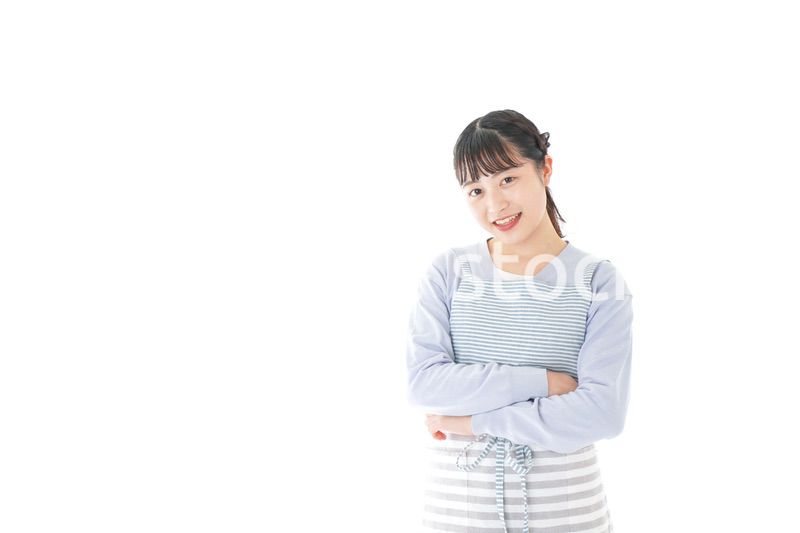 ほほえむ若い主婦