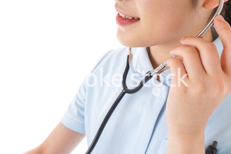 診察をするナース