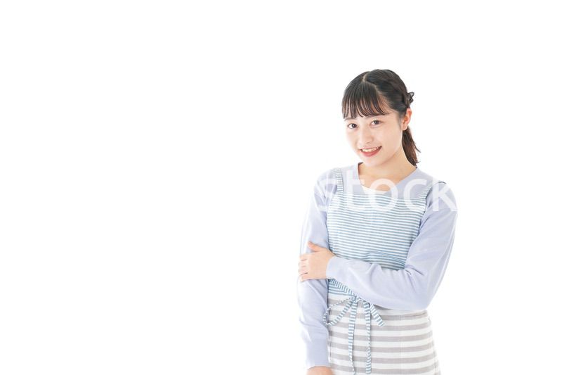 ほほえむ若い主婦