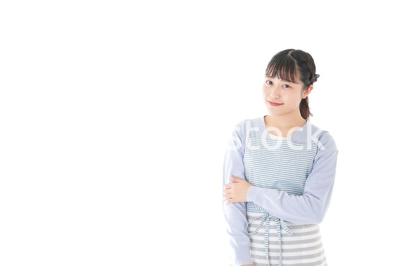 ほほえむ若い主婦