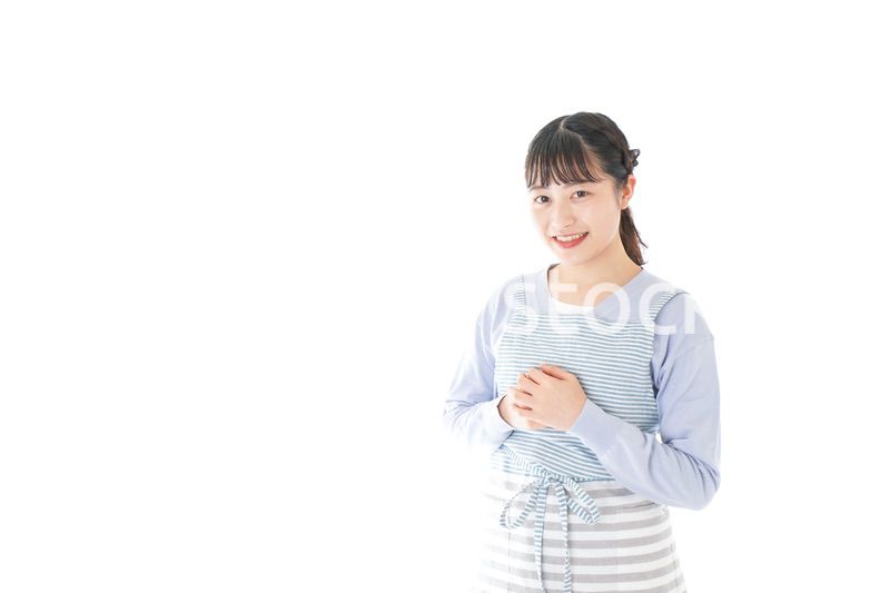 ほほえむ若い主婦