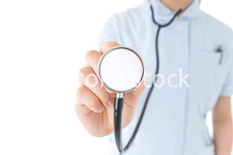 診察をするナース