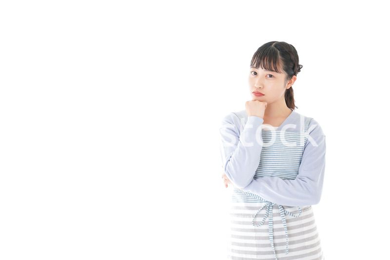 悩む若い主婦