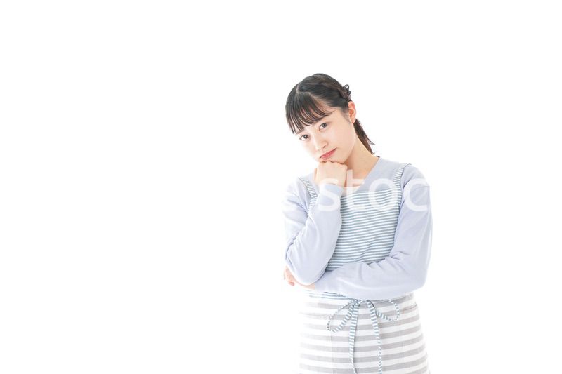 悩む若い主婦
