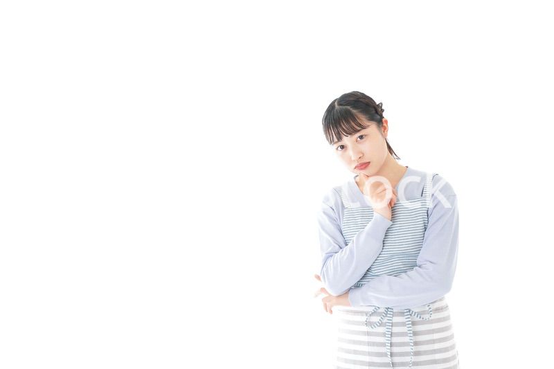 悩む若い主婦
