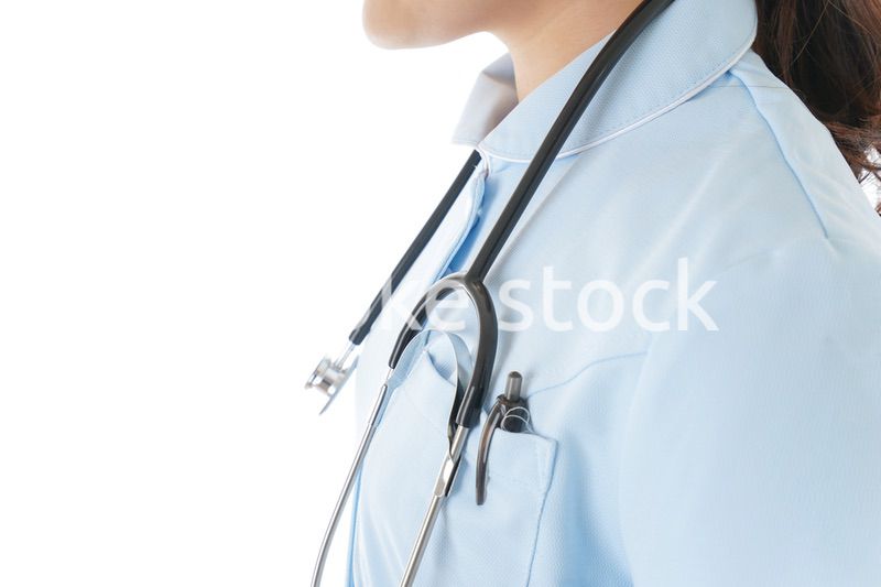 ナース服を着た若い女性看護師