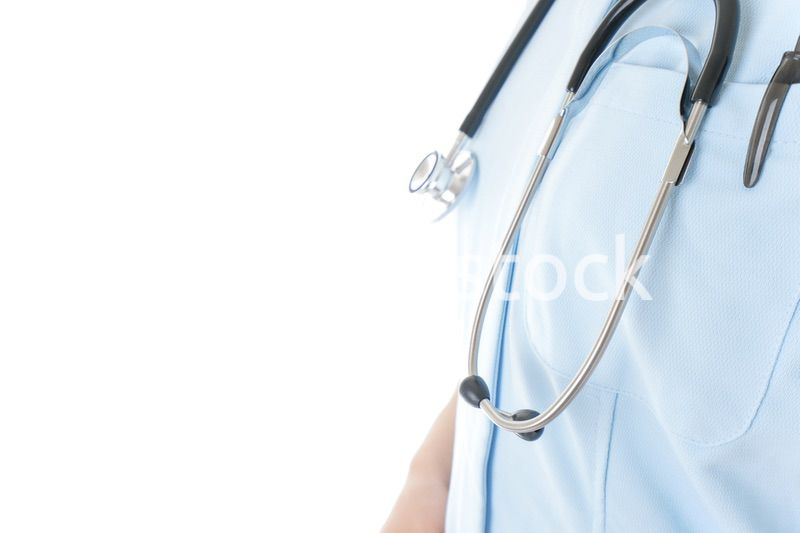 ナース服を着た若い女性看護師