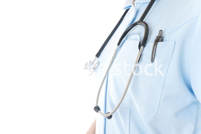 ナース服を着た若い女性看護師