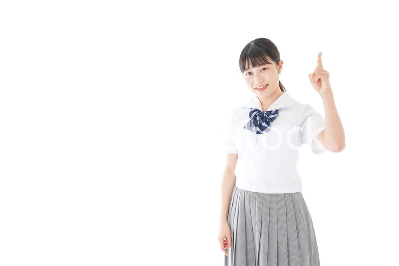 案内をする笑顔の女子学生