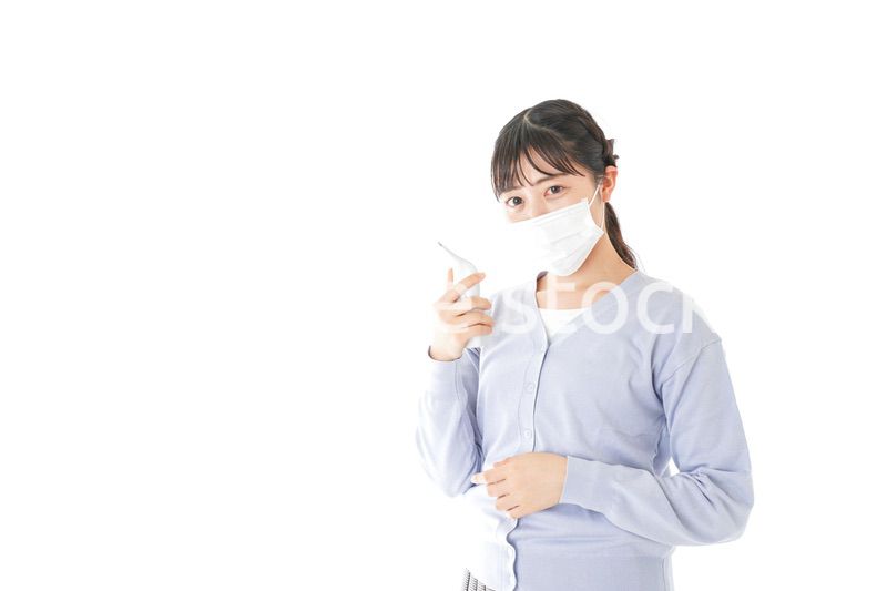 風邪をひいた若い女性