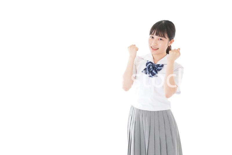 ガッツポーズをする笑顔の女子学生