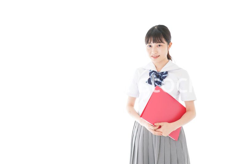 笑顔の制服を着た女子学生