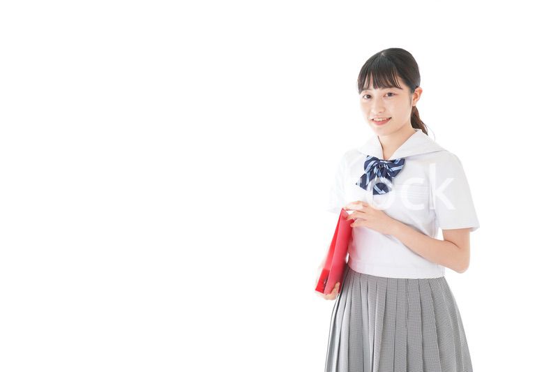 笑顔の制服を着た女子学生
