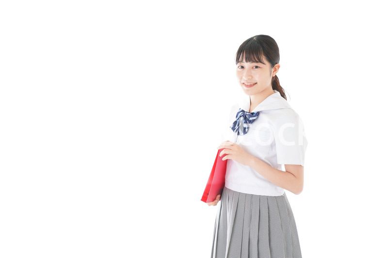 笑顔の制服を着た女子学生