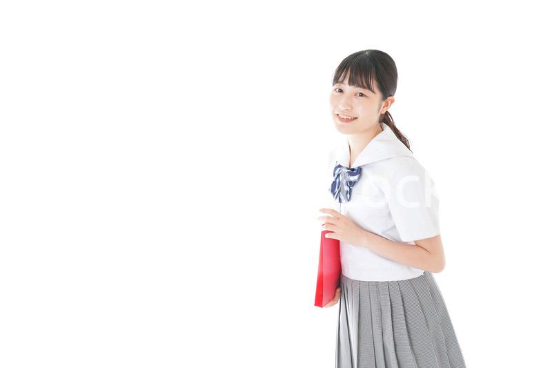 笑顔の制服を着た女子学生