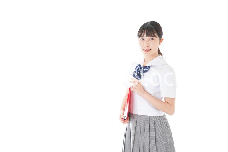 笑顔の制服を着た女子学生