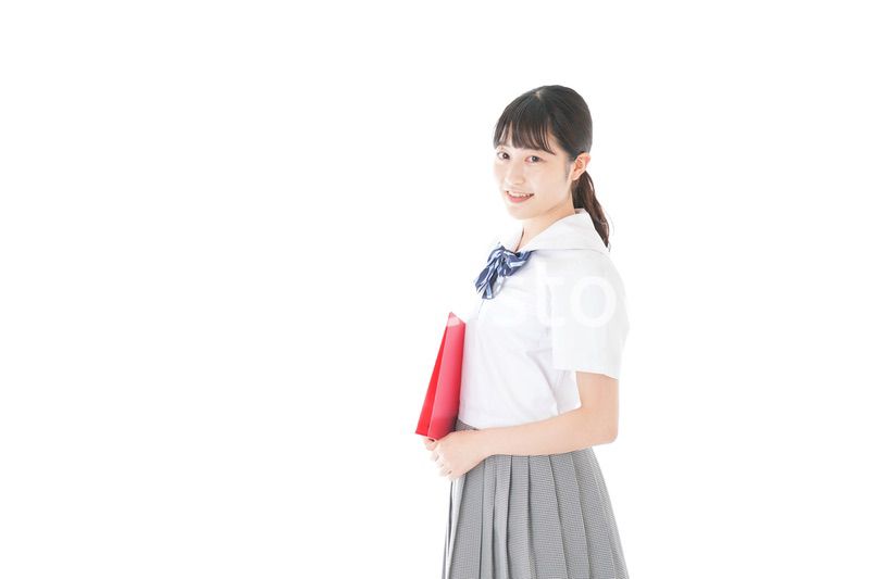 笑顔の制服を着た女子学生