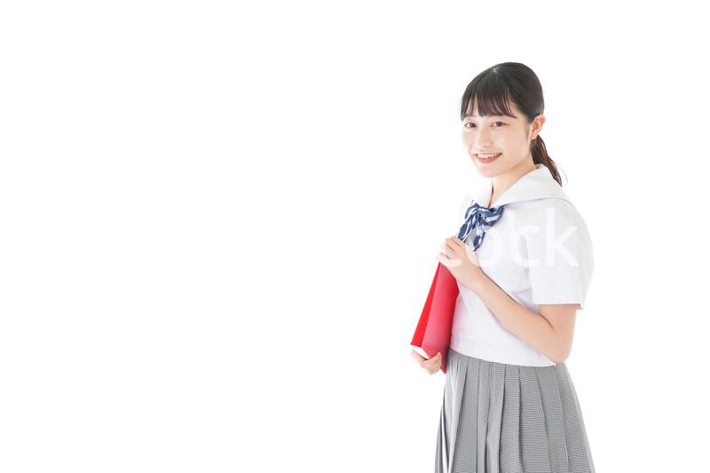 笑顔の制服を着た女子学生