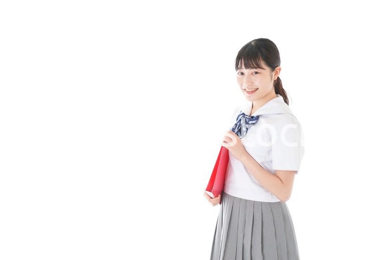 笑顔の制服を着た女子学生