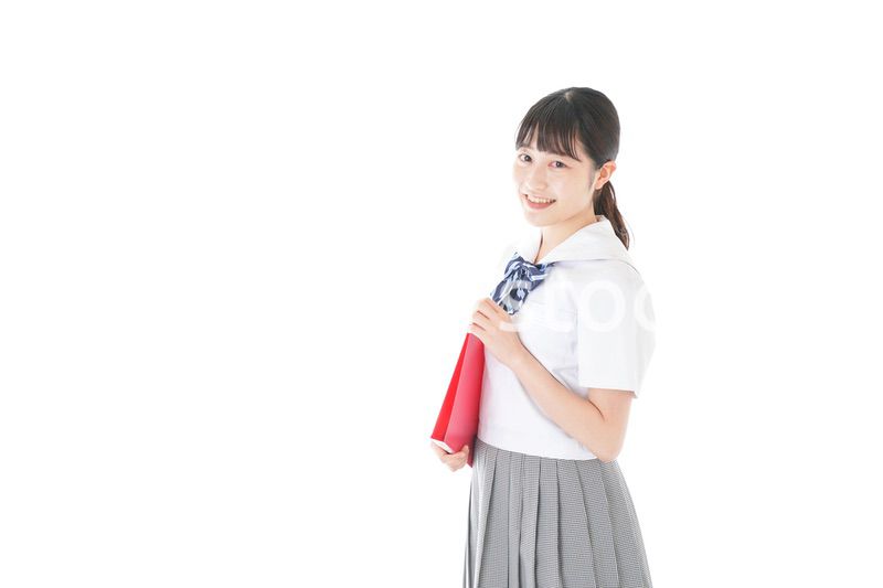 笑顔の制服を着た女子学生