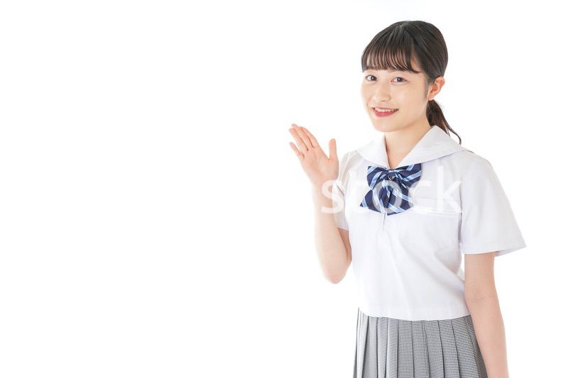 案内をする笑顔の女子学生