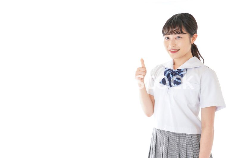 グッドサインをする笑顔の女子学生