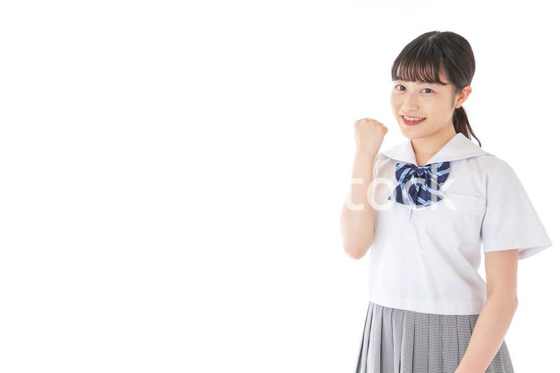 ガッツポーズをする笑顔の女子学生