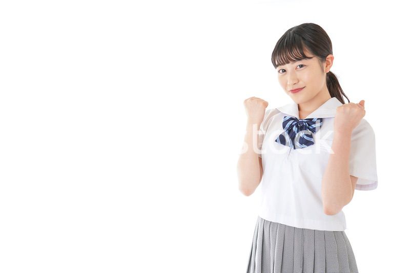 ガッツポーズをする笑顔の女子学生