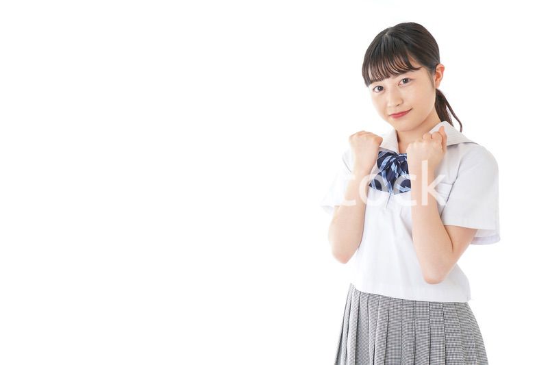 ガッツポーズをする笑顔の女子学生